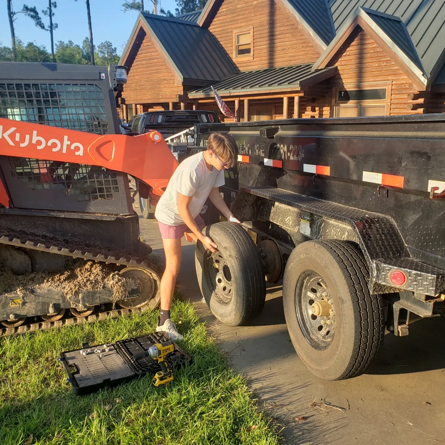 DeRidder Rentals is perfectly fine with tapping into our family pool of child labor. 😎 

DeRidderRentals.com

#deridderrentals #deridder #leesville #fortpolk