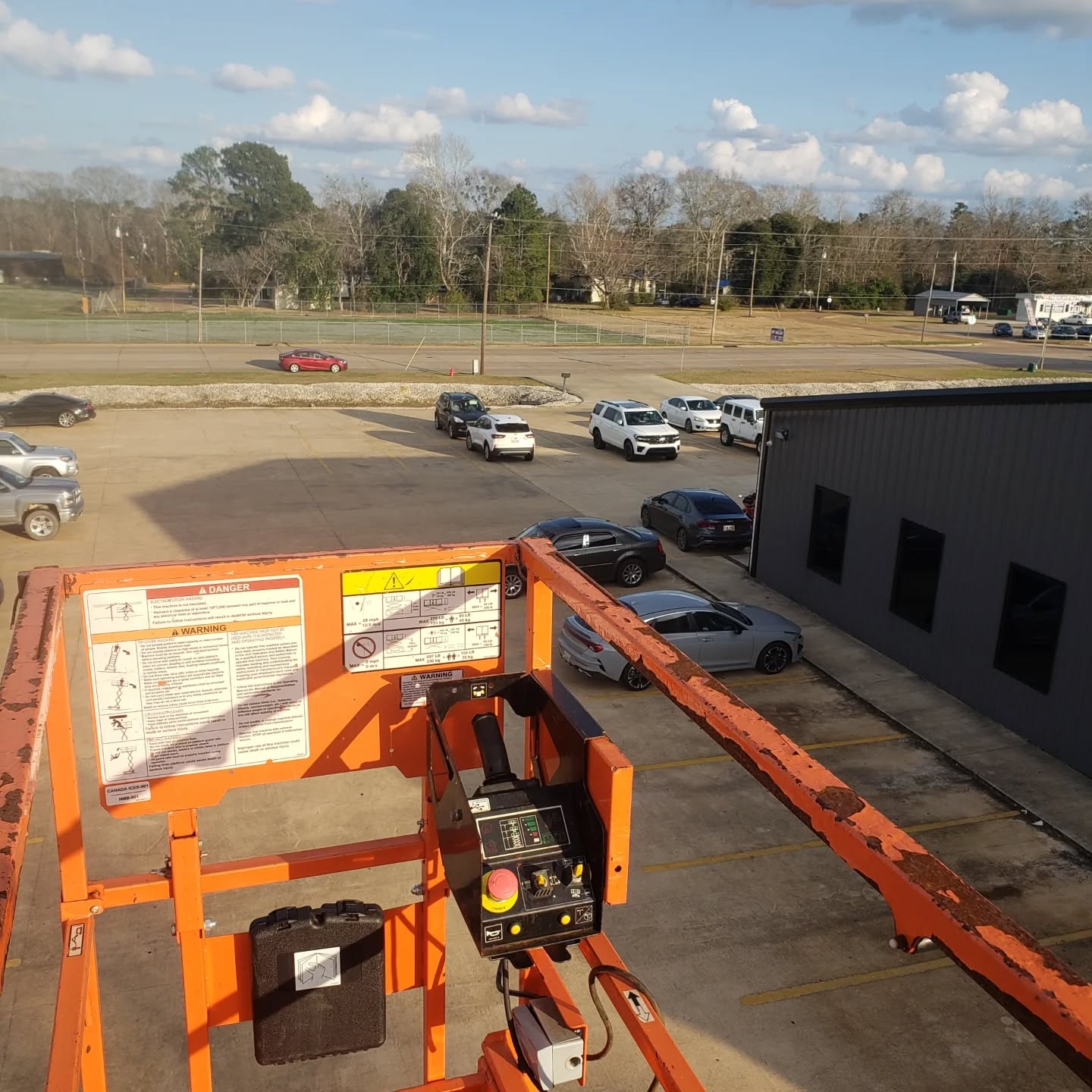 What rooftop are we looking at from our scissor  lift in DeRidder?

#deridderrentals #deridder #equipmentrental