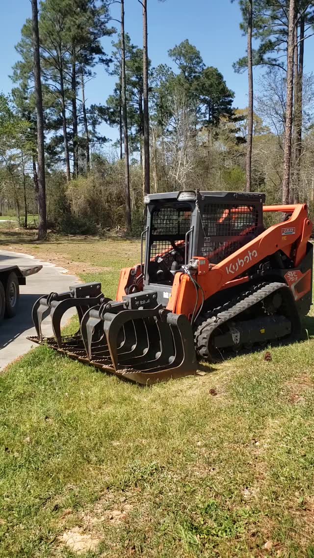 How to release the hydraulic pressure on a Kubota SVL75-3 track loader.

#deridderrentals #equipmentrental #kubota #svl75