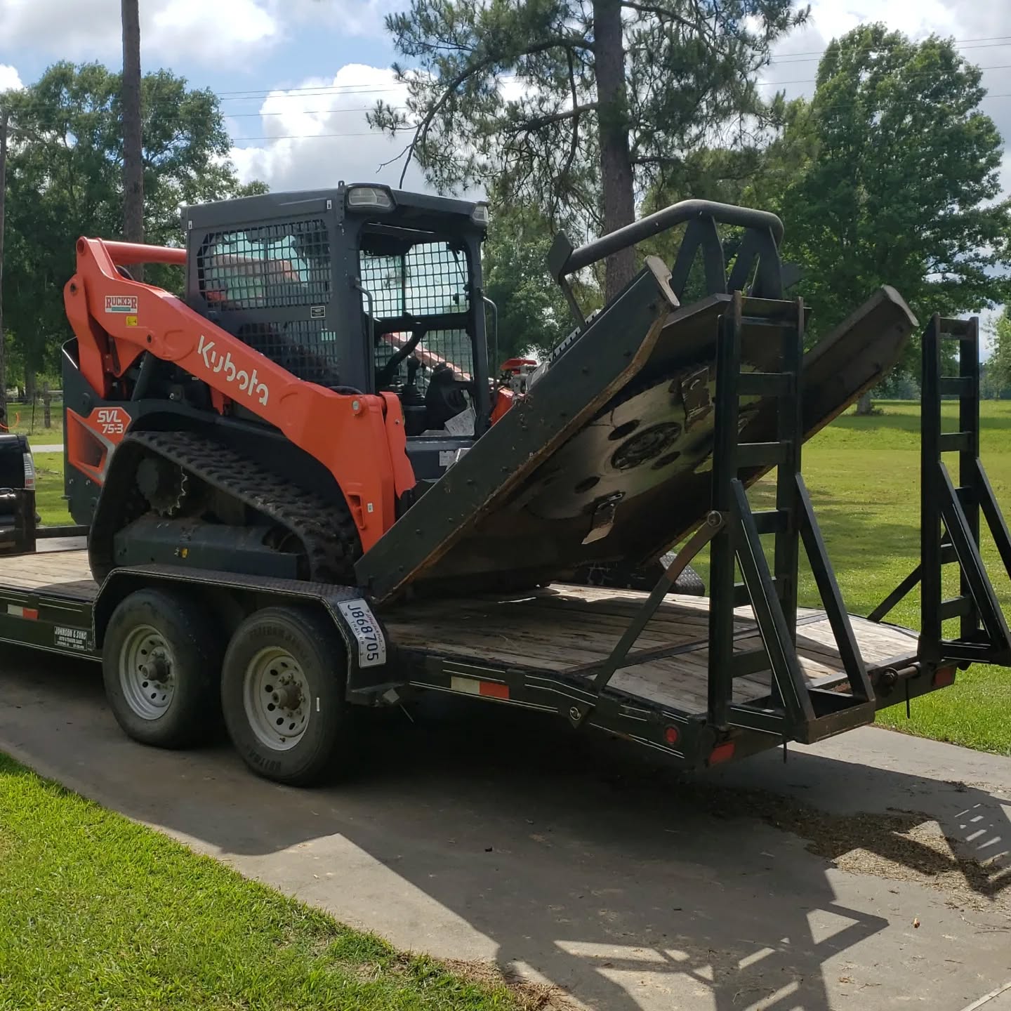 Customer asked if the Kubota is a yaupon-hating son of a bitch.  Not only is it a son of a bitch, but it makes bitches out of yaupons. 

#yaupon #YauponsSuck #mulcher #deridderrentals