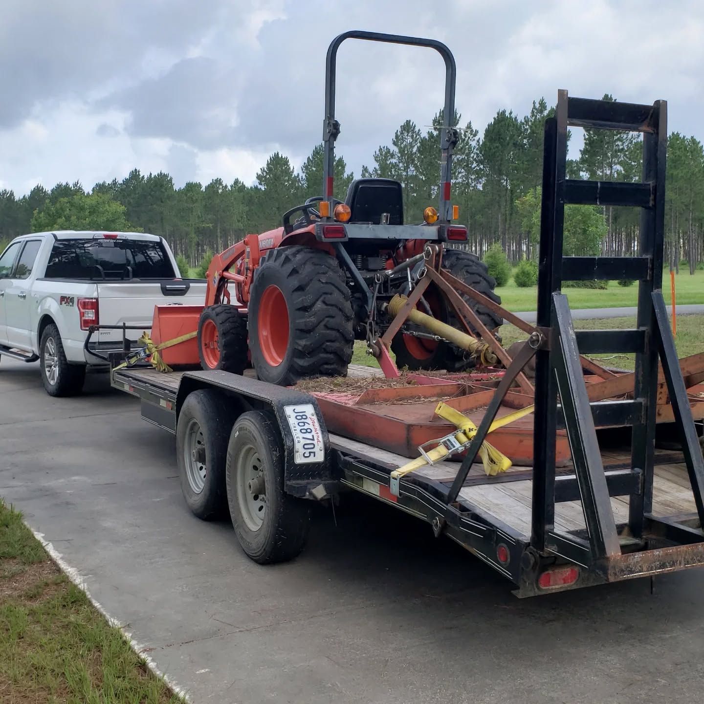 Time to go clean those deer lanes out.

#tractor #bushhog #brushcutter #kubota #deridderrentals